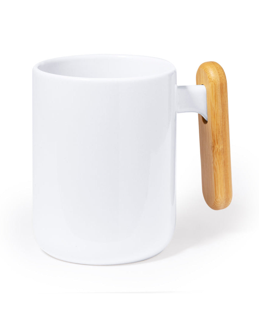 Taza de cerámica blanca con asa de bambú