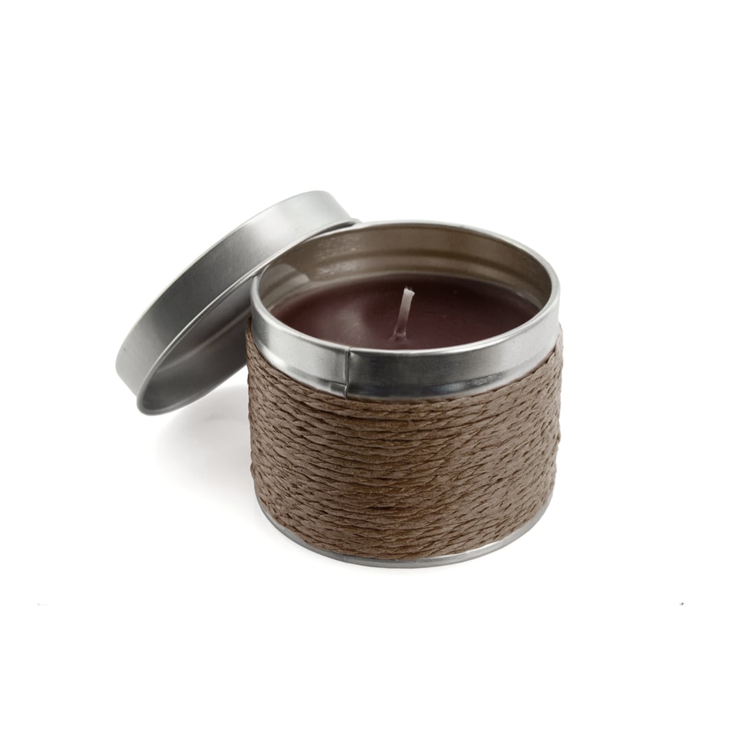 Vela aromática en lata con hilo decorativo