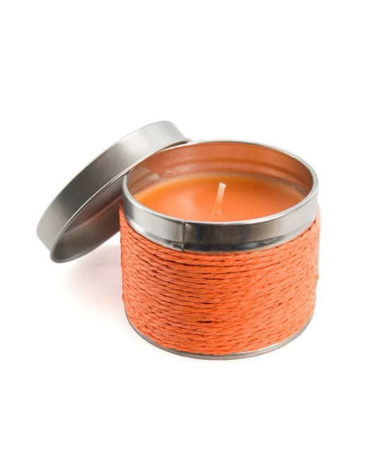 Vela aromática en lata con hilo decorativo